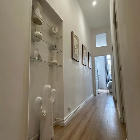 Apartment Avenue Feucheres Arenes