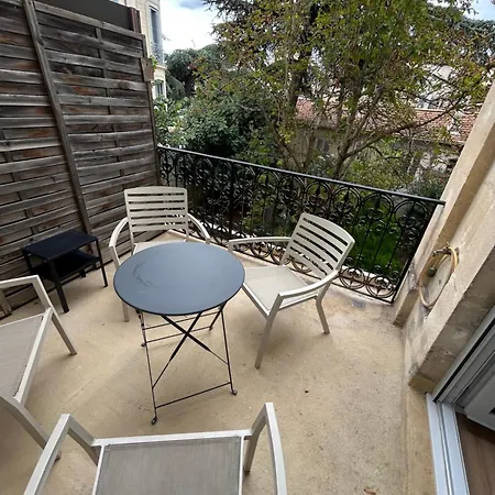 Avenue Feucheres Arenes Apartment